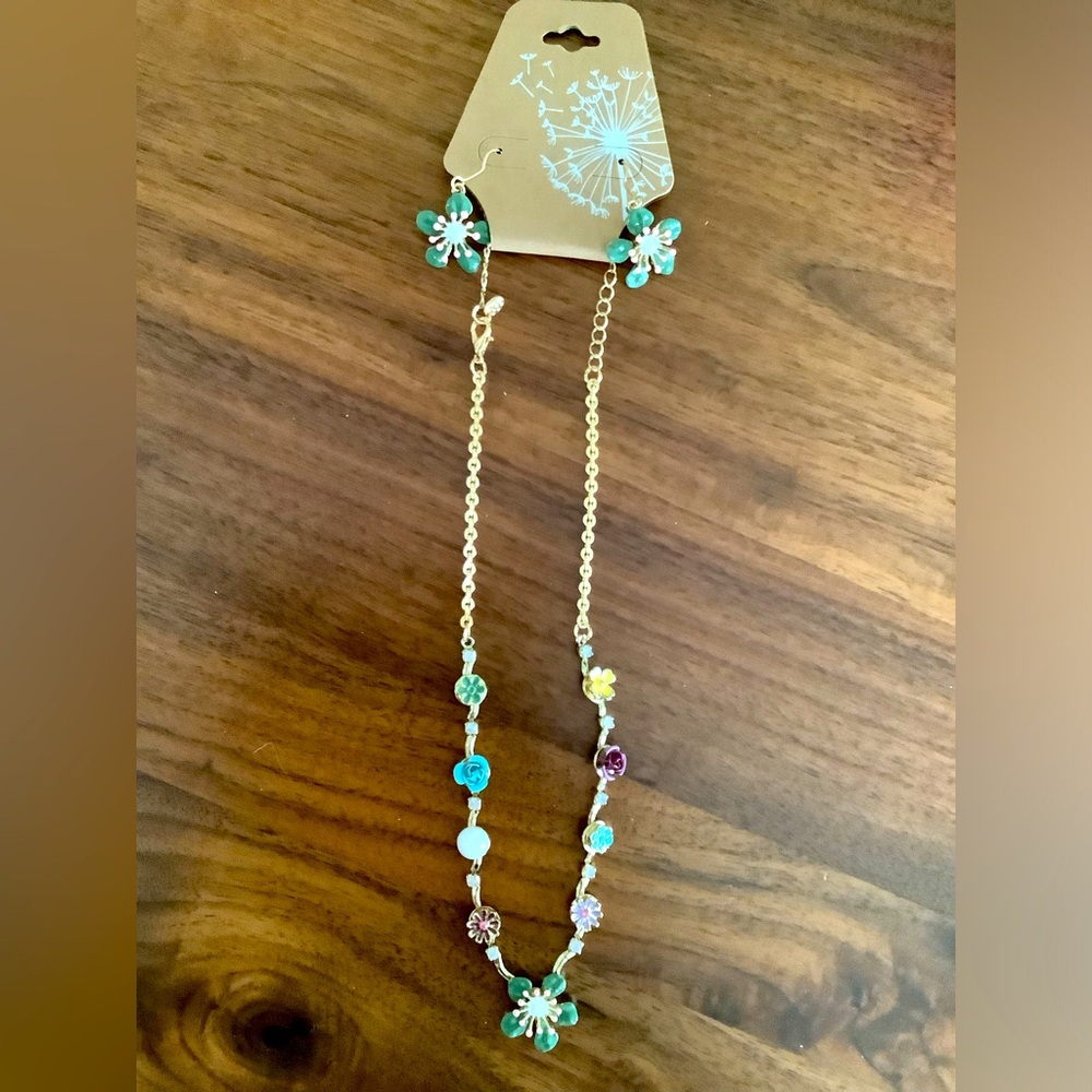 BNWT gorgeous gold tone with painted enamel flowers necklace, and earring set